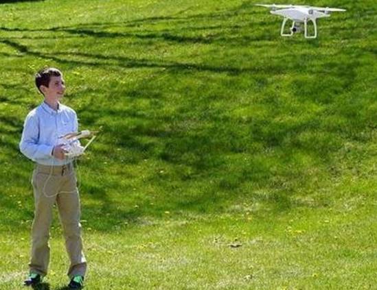 大疆精灵4和3哪个好 大疆精灵4和3无人机区别_快讯_电脑之家PChome.net