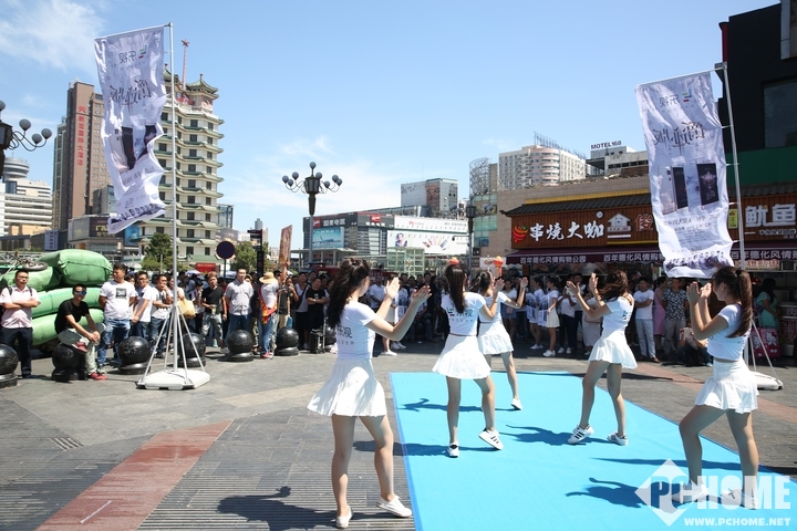 发力线下 冯幸走访郑州迪信通国美核心店_新闻