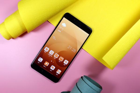 年末聚会想成焦点?你需要一款三星Galaxy C9