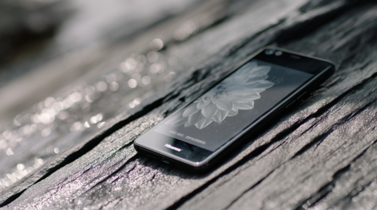 海信手机推出全新双屏手机A2 水墨屏打造阅读