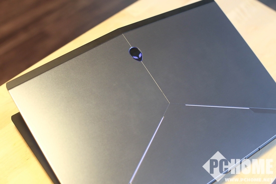 看看是金色还是银色？ ？ ？皮带看起来是金色或银色