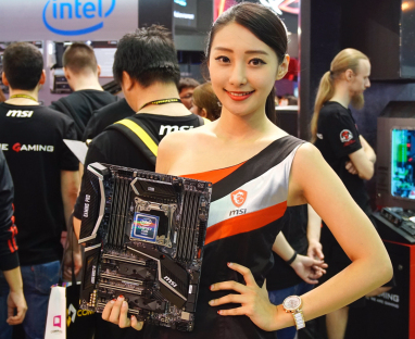 COMPUTEX 2017电脑展午夜福利:台妹清纯可