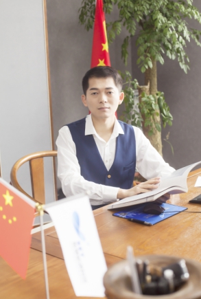 阿建力挺互联网+思维 做前卫而又保守型的网络