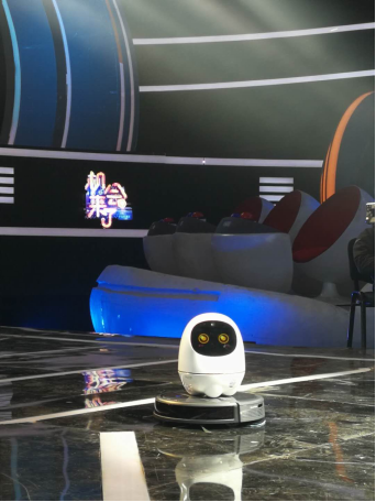 网红机器人阿尔法蛋亮相北京卫视《机会来了》
