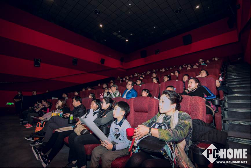 《妈妈咪鸭》亲子场点映三星Cinema LED影厅