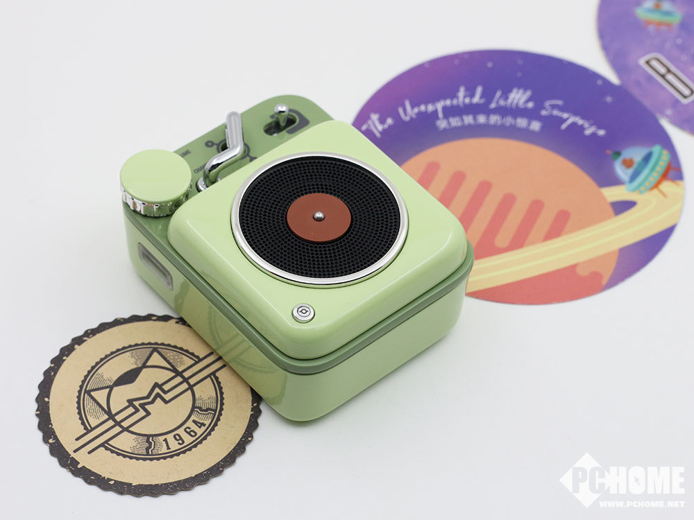 近日小米众筹独家上架了一款蓝牙音箱新品——猫王原子唱机b612原野绿