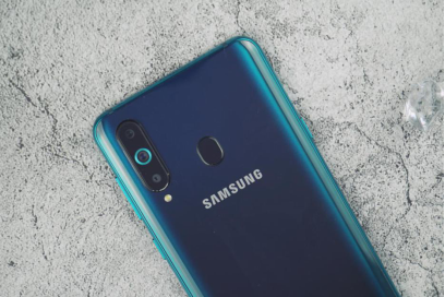 三星galaxya8s魅力黑瞳全视屏洞悉浩瀚未来