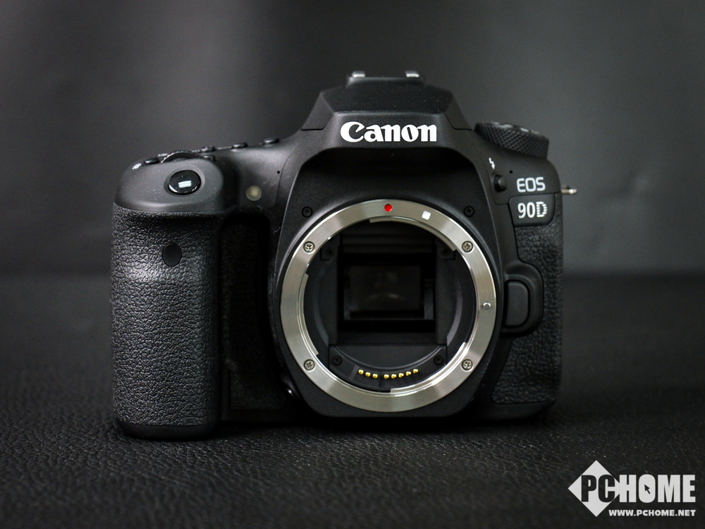 8月末,佳能推出了全新的aps-c画幅中端数码单反相机eos 90d