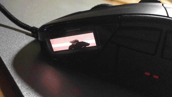 oled屏幕与鼠标背光体验    作为一款最新旗舰产品,赛睿rival