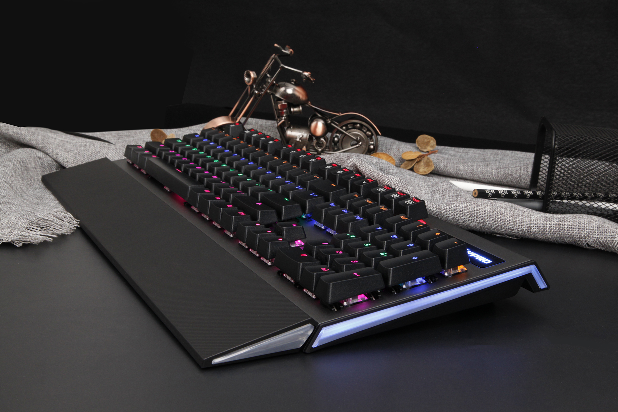 奏响混彩乐章 雷柏V700L混彩背光机械键盘图