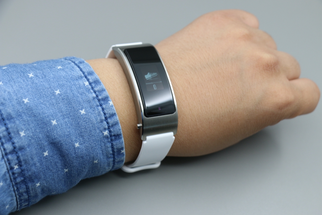 3d曲面触摸屏 运动装备华为手环b3图赏