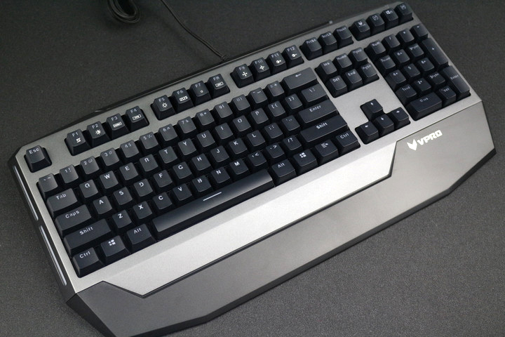 混合背光设计 雷柏v710游戏机械键盘评测