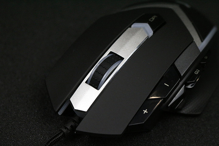 可调配重 雷柏v910激光游戏鼠标评测