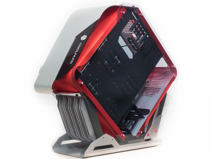 宽度达到74cm,高度则有69mm,整体造型为45&deg;直立的正方形