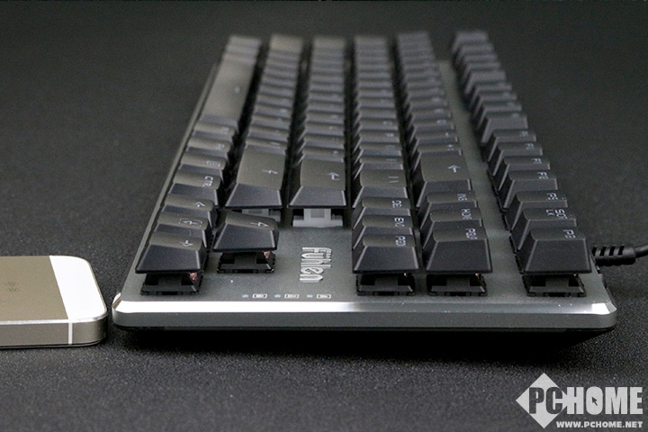 新攻势来袭 富勒g87游戏机械键盘评测