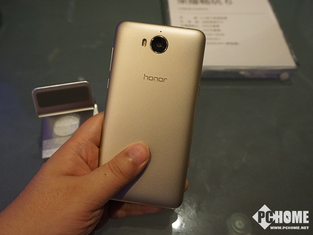 599元前置柔光灯荣耀畅玩6现场图赏