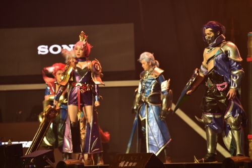 在民间,京东王者大赛冠军ADC秒杀KPL职业战队