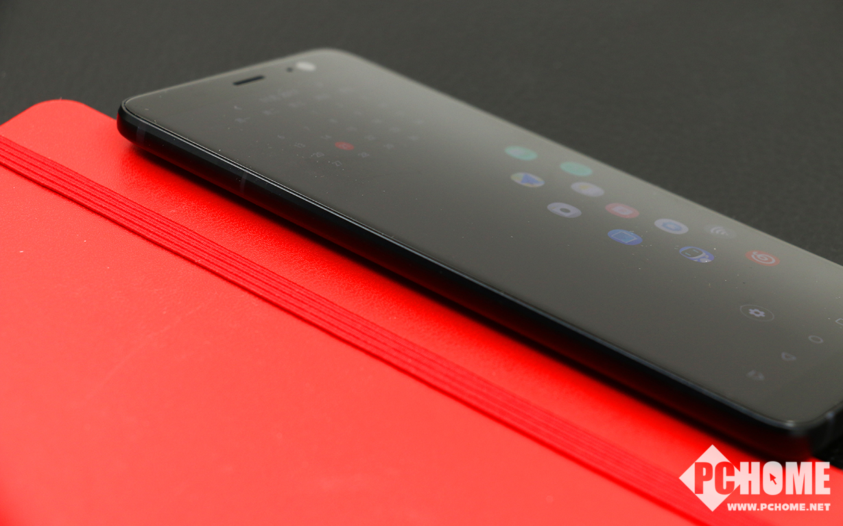 水漾玻璃颜值依旧 全面屏HTC U11+评测