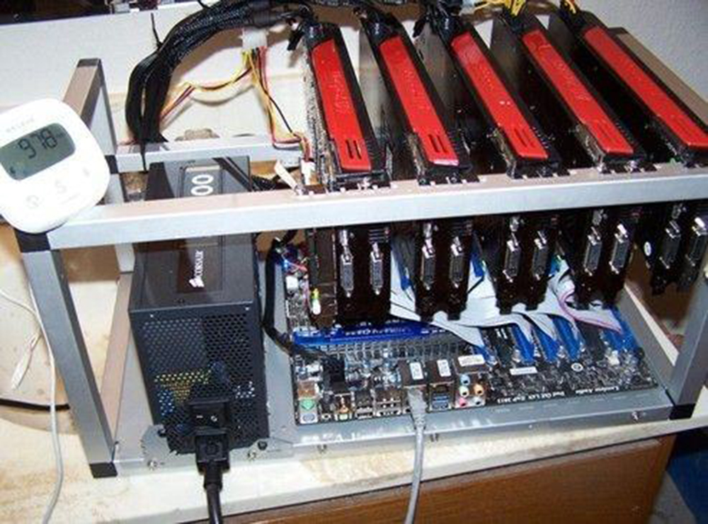 矿机上插了那么多显卡(图片来源:网络)