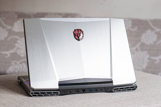 火影 金钢 4K屏笔记本i7游戏本GTX1050Ti 适合