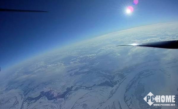 俄罗斯飞手将无人机飞入10000米高空