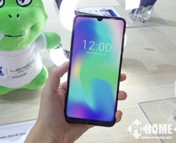 Leagoo全新机型曝光 后置三摄渐变机身堪比P20