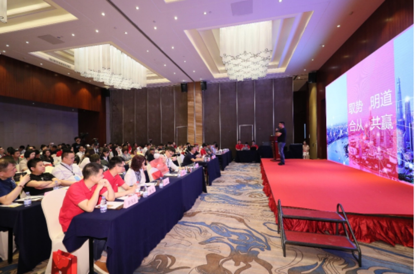 推出陪伴机器人和一对一直播编程课,贝尔科教