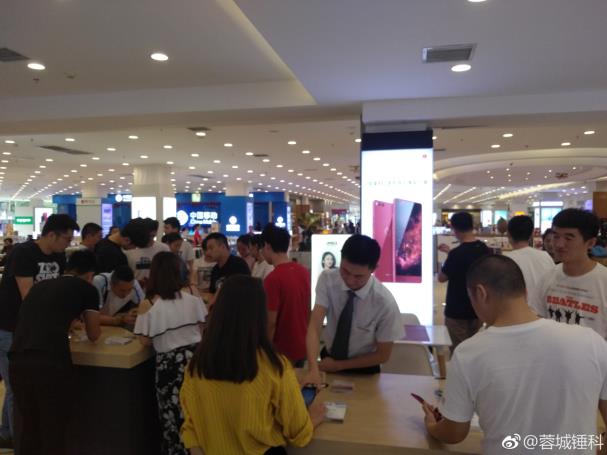 成都街头最热闹的地方是小酒馆?NO,是锤子科