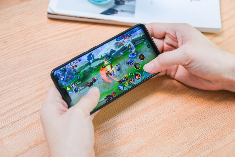 vivo Z1真机实测!王者吃鸡轻松驾驭,流畅度起飞