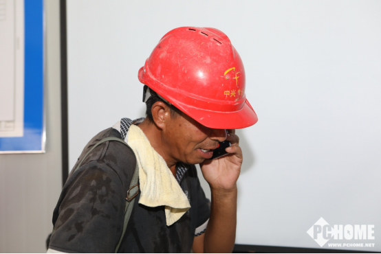 苏宁快修走进建筑工地 让工友们用手机不将就