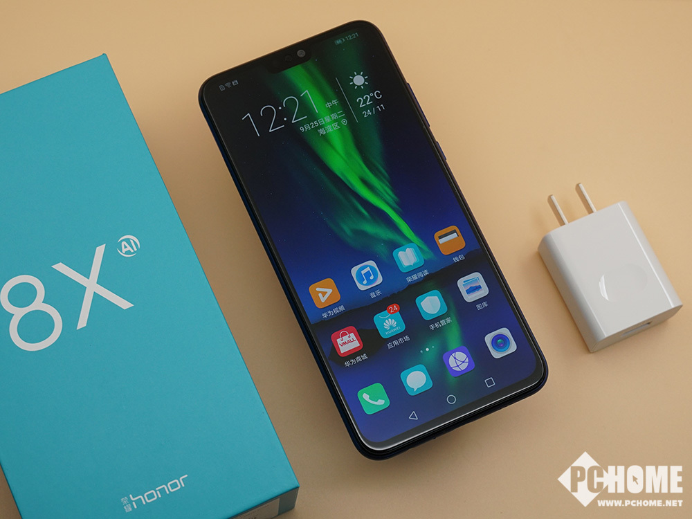 荣耀8x图赏:超窄边框的千元屏霸