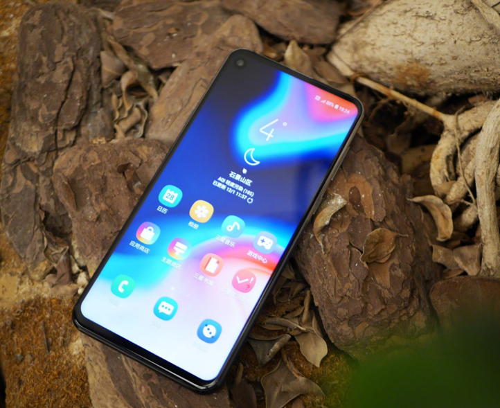 解锁“兴”姿势 三星Galaxy A8s京东已开启免费预约！