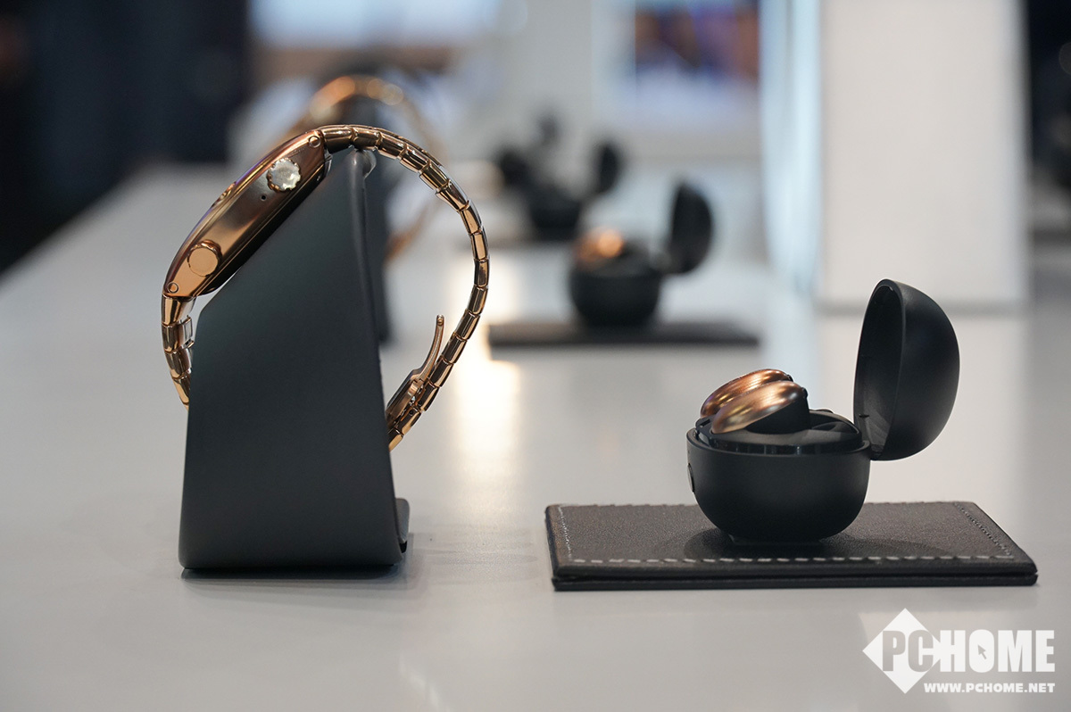 似手机似手表 努比亚发布神奇物种腕机