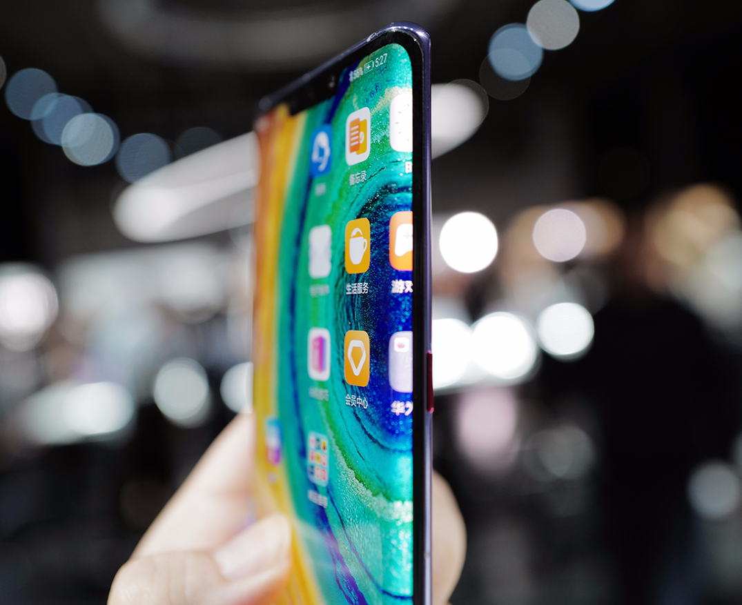 华为Mate 30 Pro德国抢先上手体验：环幕屏和四摄都很香