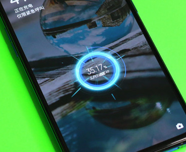 见证65W的高速 Reno Ace边玩边充完胜苹果