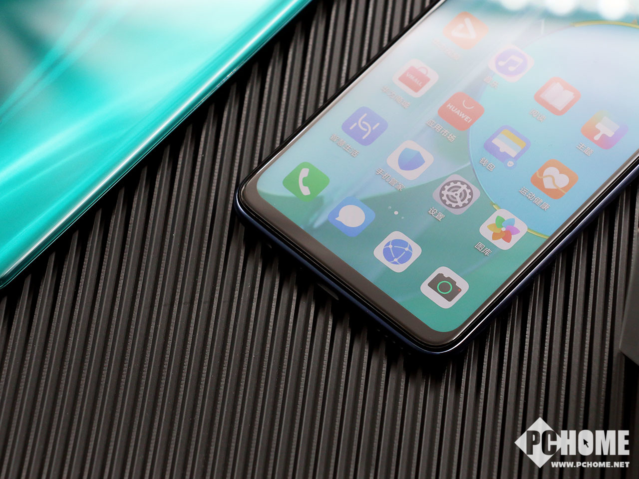 荣耀30s图赏 魅眼屏蝶羽纹理仿佛置身奇幻花园