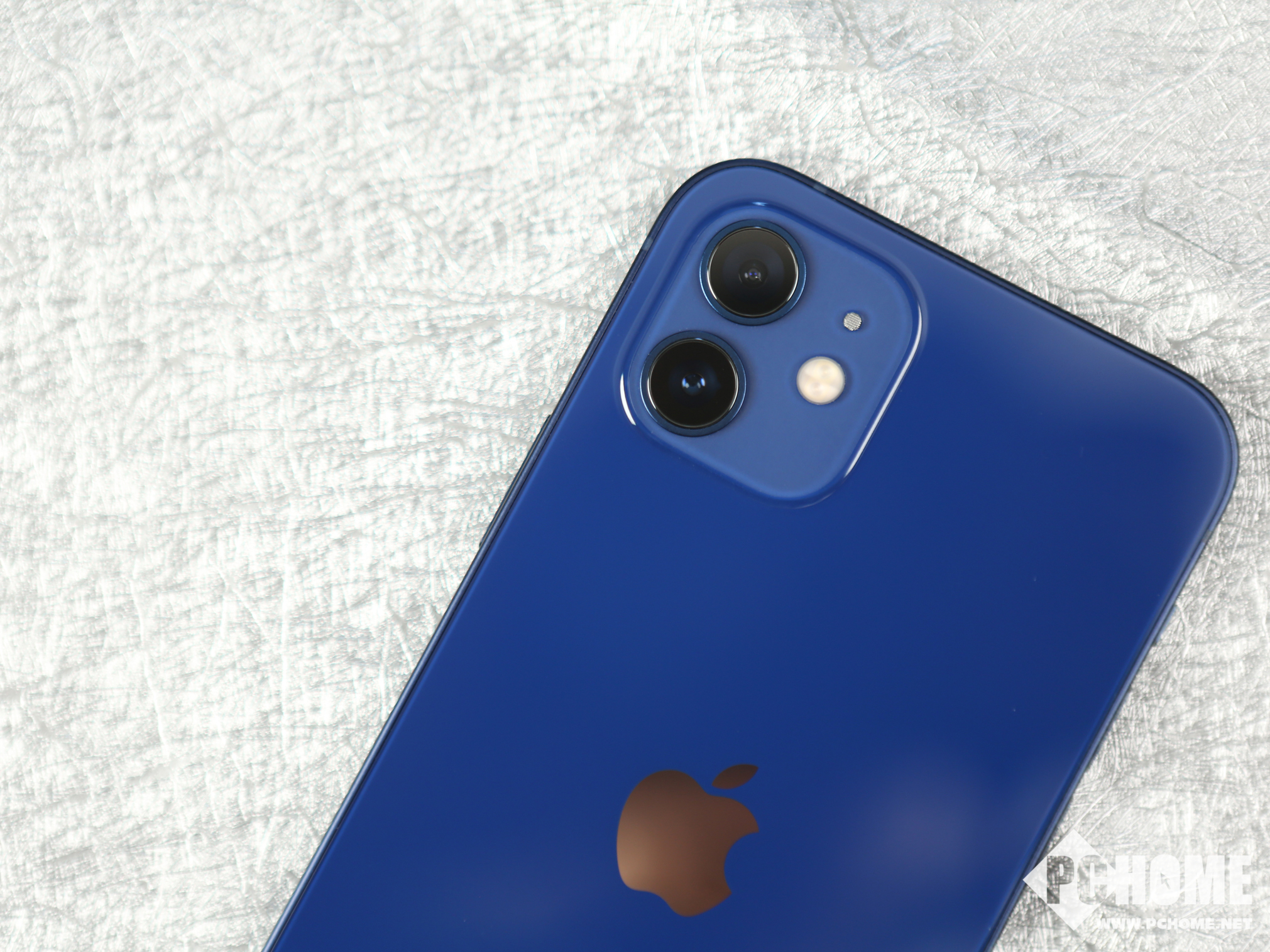 iphone12蓝色版实拍图赏真五彩斑斓的蓝