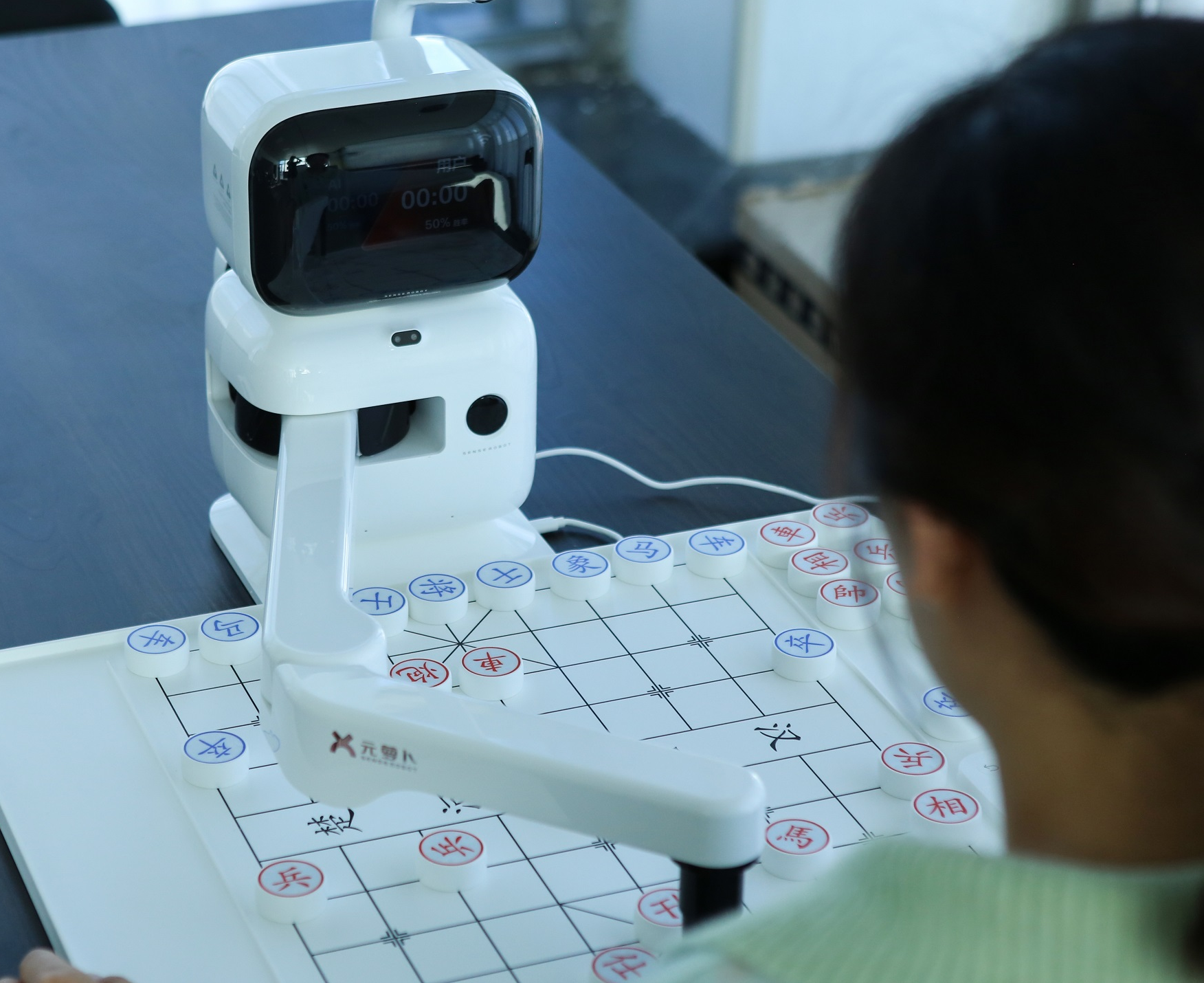 “元萝卜SenseRobot”AI下棋机器人体验：提升孩子逻辑思维的智能助手