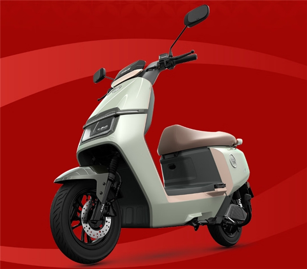 百公里不充电的爱玛年度新品指挥官2023引领潮酷电摩科技风