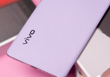 vivo S18菱紫图赏：素皮+菱形格纹带来极致细腻触感