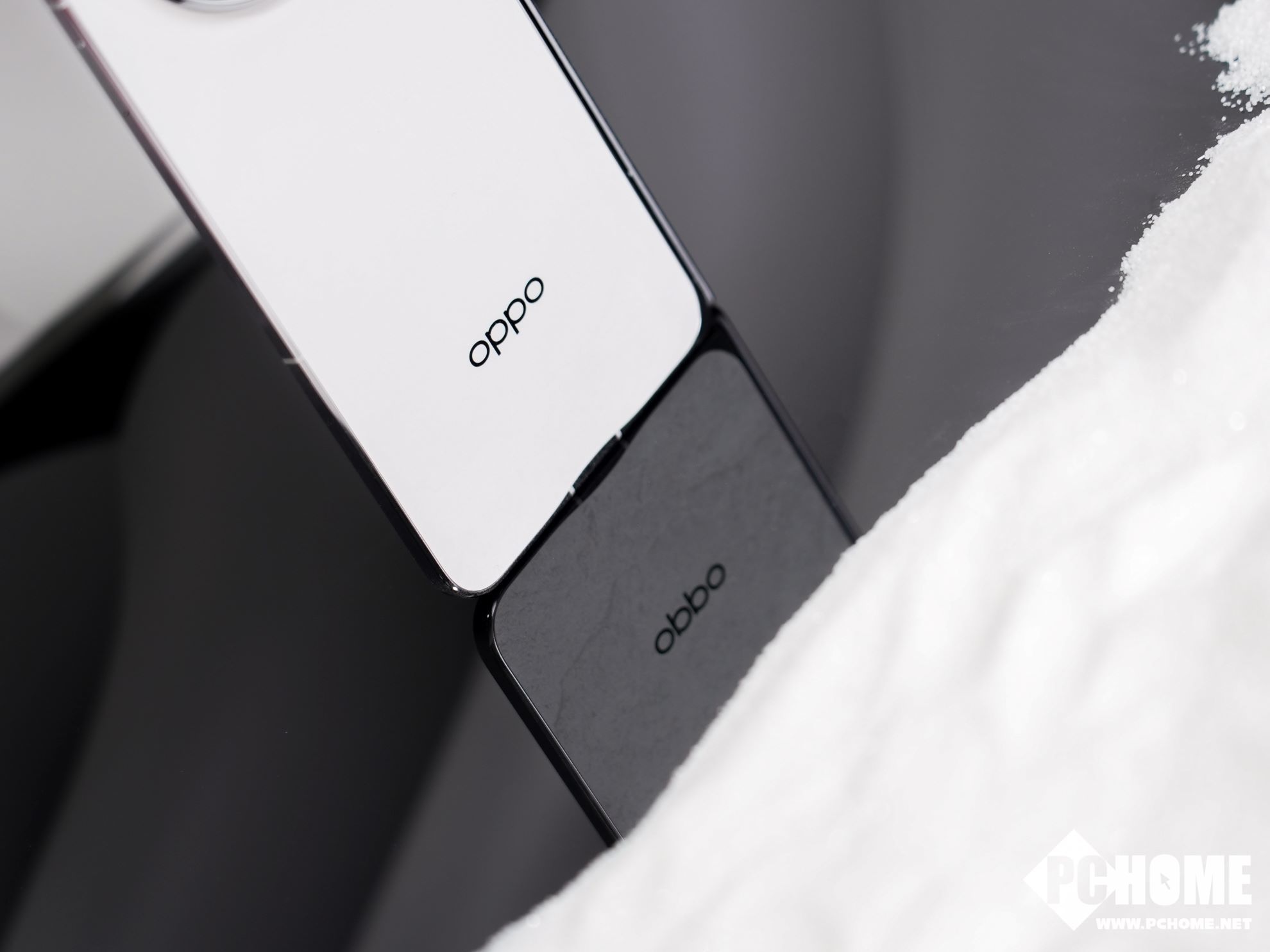 OPPO Find N3与卫星通信功能对比图