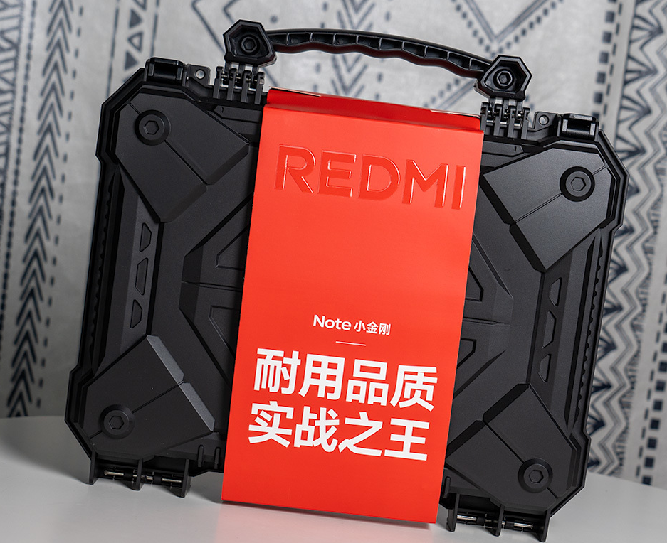REDMI Note 15系列官宣定档 小金刚疯狂卷品质