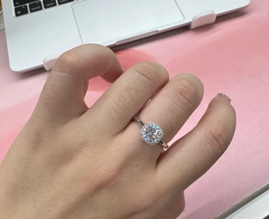 因库存告罄，胖东来暂停销售“小方糖戒指”，1克拉仅169元