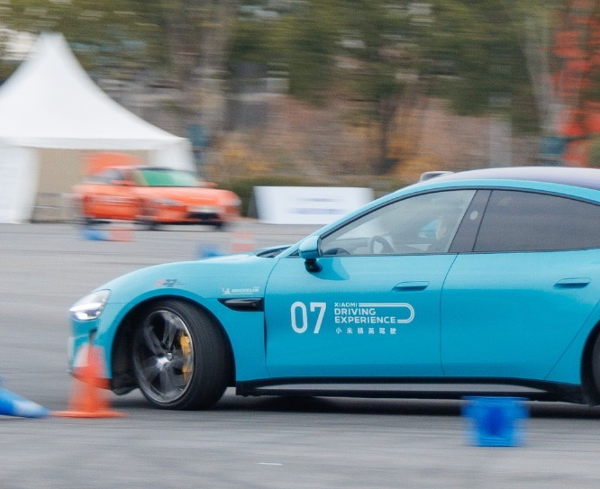 韩路称小米SU7换代明年2季度上市，升级点不少，涨价2万元