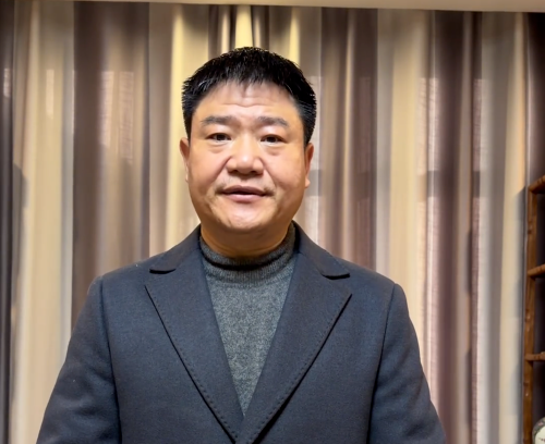 反诈老陈质疑东方甄选驼奶粉数据造假，客服回应：商品符合国标