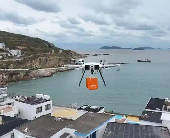 淘宝闪购开通首条无人机“聚合送”航线：时间减半，无需配送费