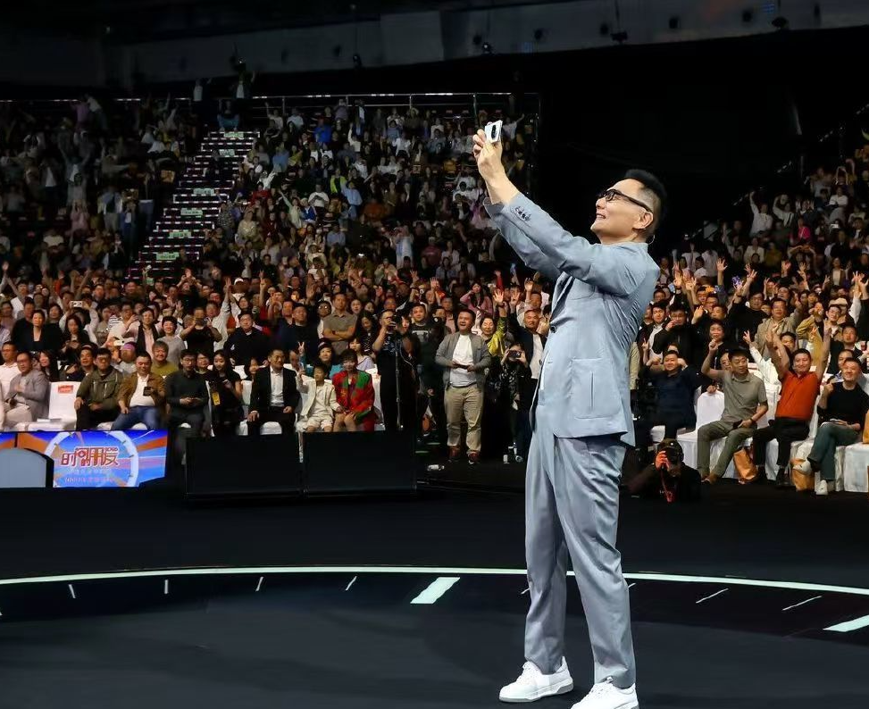 罗振宇《时间的朋友》再启新篇： 聚焦AI时代未来生存法则