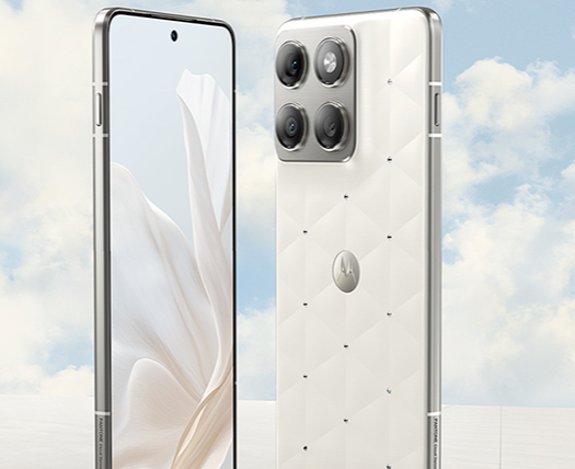 联想moto X70 Air年度色“云上舞白”预约开启，1月20日发布