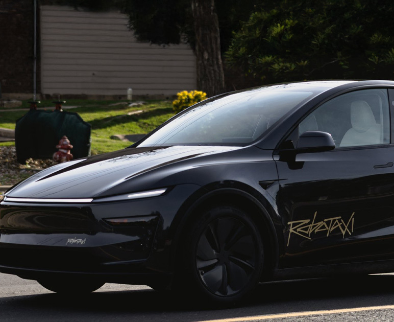 特斯拉Robotaxi车队总数达200辆，开启无安全员测试