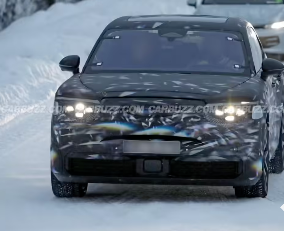 宾利全新纯电SUV谍照曝光：搭载113度电池，支持400kW直流快充